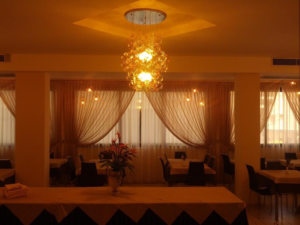 Hotel Abel & Residence เชเซนาติโก ภายนอก รูปภาพ
